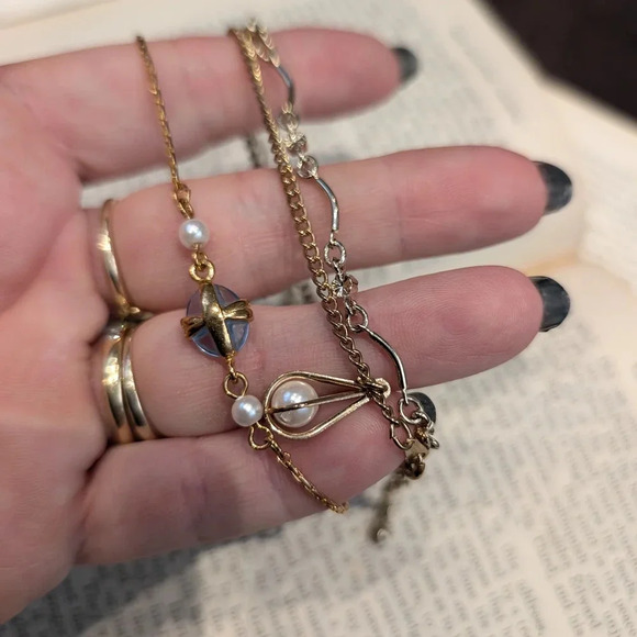 Elegant Gold Women's Small Bracelet Set - Picture 9 of 9